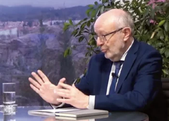 Fernando García Casas, embajador de España en Bolivia, durante una entrevista sobre la visita del rey Felipe VI y la cooperación bilateral.