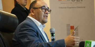 El presidente del TSE, Gustavo Ávila en conferencia de prensa la noche del 30 de marzo.
Foto: APG