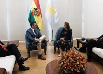 El presidente Rodrigo Paz se reúne con la presidenta del Tribunal de Justicia de la Comunidad Andina, Sandra Charris Rebellón. (Foto: Rodrigo Paz)