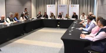 Sala plena del TSE y las misiones de observación internacional (Foto: TSE)