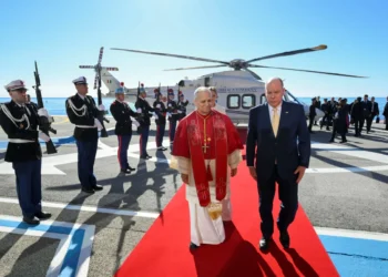 El papa León XIV es recibido por el príncipe Alberto de Mónaco