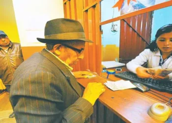 Pago de pensiones en una de las entidades habilitadas. Foto: Archivo