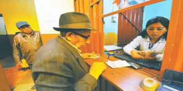 Pago de pensiones en una de las entidades habilitadas. Foto: Archivo