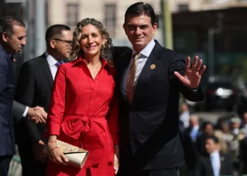 El presidente Rodrigo Paz y la primera dama, María Elena Urquidi. (Foto: AFP)
