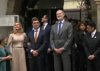 El presidente Rodrigo Paz y el rey de España Felipe VI llegan hasta el Museo Nacional de Etnografía y Folklore.