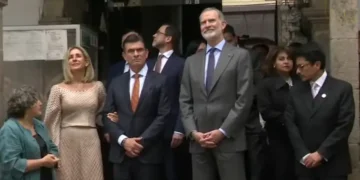 El presidente Rodrigo Paz y el rey de España Felipe VI llegan hasta el Museo Nacional de Etnografía y Folklore.