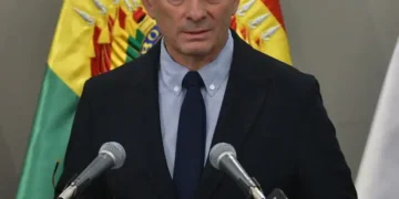 El presidente Rodrigo Paz brinda una conferencia de prensa.