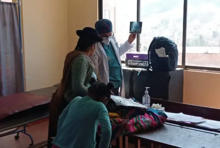 Una de las brigadas médicas en movimiento llegarán a Achachicala. (Foto: AMUN)