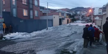 Las calles del municipio de La Paz quedaron cubiertas de granizo tras la intensa tormenta. (Foto: AMUN)