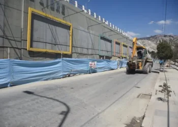 La Alcaldía de La Paz realiza trabajos en la avenida Costanera. FOTO: GAMLP