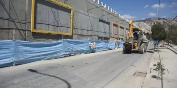 La Alcaldía de La Paz realiza trabajos en la avenida Costanera. FOTO: GAMLP