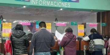 Contribuyentes realizan el pago de sus impuestos en oficinas de la ATM. FOTO: GAMLP