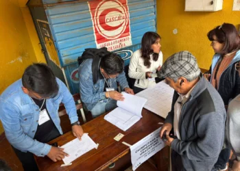 La población acude a votar en La Paz. (Foto: Daniel Gutiérrez)