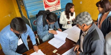 La población acude a votar en La Paz. (Foto: Daniel Gutiérrez)