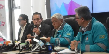 El alcalde electo, Cesar Docwweiler, y el saliente, Iván Arias, en reunión. FOTO: GAMLP