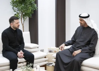 El presidente ucraniano Volodimir Zelensky junto al jeque emiratí Mohamed bin Zayed