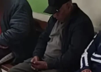 El alcalde de Desaguadero fue aprehehdido por presunta agresión sexual. FOTO: Captura Unitel