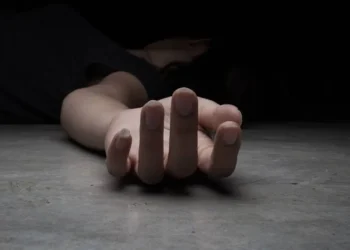 Una adolescente fue estrangulada en su domicilio en El Alto. Foto referencial RRSS