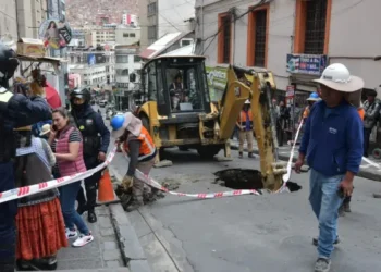La calle Genaro Sanjinés entre Comercio y Potosí estará cerrada al tráfico vehicular durante 14 días. FOTO; Archivo APG