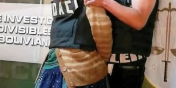 La Policía aprehendió a la mujer que intentó quitarles la vida a sus tres hijos. Foto referencial