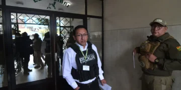 El fiscal Néstor Torrez de la Fiscalía de Santa Cruz llega hasta la vivienda del exmandatario. (Foto: APG)