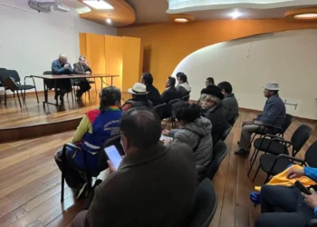 Reunión entre autoridaes del Ministerio de Educación y sectores afectados por la restricción de actividades extracurriculares. FOTO: Ministerio de Educación