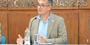 El ministro de Economía, José Gabriel Espinoza Yañez, en una rueda de prensa. Foto: Archivo