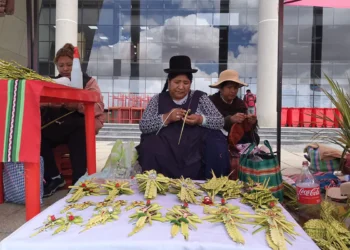 Artesanas alistan sus trabajos para la feria. Foto:  GAMEA