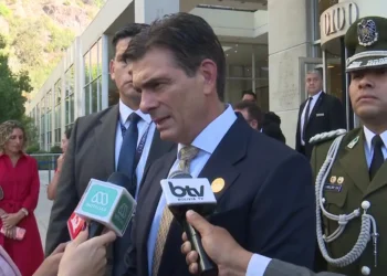 El presidente Rodrigo Paz ante los medios en Chile.
Foto: Captura RRSS