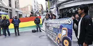 Pequeños y medianos empresarios de constructoras exigen el pago de deudas de la Alcaldía. FOTO: RRSS