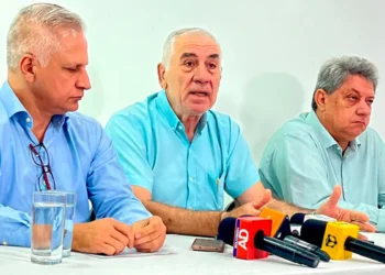 Representantes de los sectores afectados en rueda de prensa