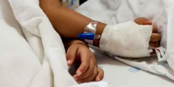 Tres niños luchan por su vida tras ingerir kerosene. Foto referencial (RRSS)