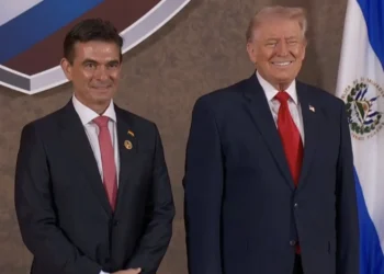 Trump junto a Donald Trump en la Cumbre. Foto: Oficina del Presidente Rodrigo Paz