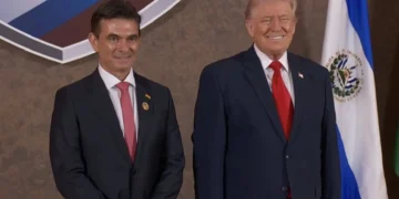 Trump junto a Donald Trump en la Cumbre. Foto: Oficina del Presidente Rodrigo Paz