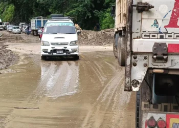 Trabajos de rehabilitación en la vía ha los valles cruceños. Foto: ABC