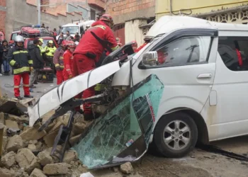 Un accidente de tránsito ocurrido en una zona de la ciudad de La Paz. FOTO: APG