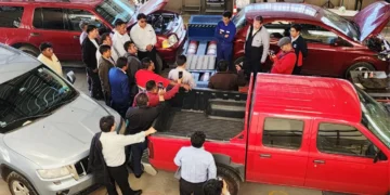 Una comitiva de choferes visitó instalaciones de la UMSA. FOTO: UMSA