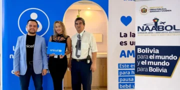 Representantes de Unicef Bolivia y Naabol en la inauguración de la sala de lactancia materna. FOTO: Naabol