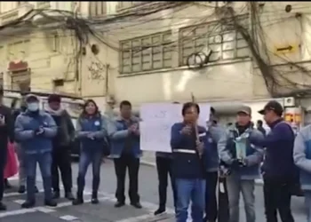 Empresarios protagonizaron una protesta por la falta de pago de la Alcaldía por obras ejecutadas. FOTO: RRSS