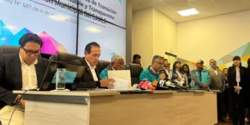 Reunión entre el alcalde electo de La Paz, Cesar Dockweiler, y las autoridades salientes. FOTO: GAMLP