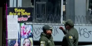 Policías investigan el crimen de un venezolano. FOTO: RRSS