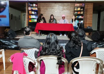 La Feria Internacional del Libro de El Alto se realiza en la Terminal de El Alto. FOTO: CDLLP