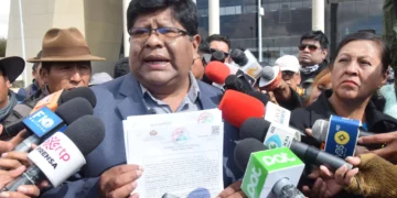 El alcalde electo de El Alto, Eliser Roca, dejó este martes una carta notariada en el Jach'a Uta. FOTO: Eliser Roca