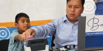 Un menor realiza el registro para su cédula de identidad. (Foto: Segip)