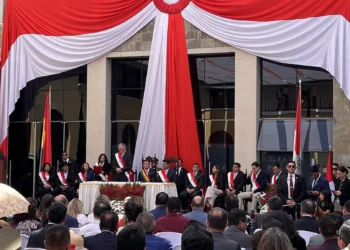 El presidente Rodrigo Paz en el Concejo Municipal de Tarija. Foto: Alcaldía de Tarija.