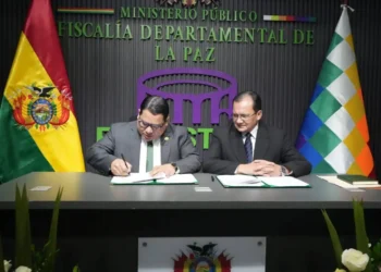 La firma del acuerdo/Fisc. General