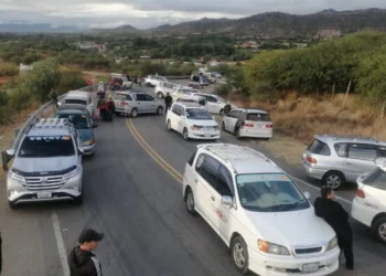 La ciudad de Tarija amaneció cercada. Los transportistas realizan un bloqueo indefinido. FOTO: RRSS