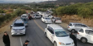 La ciudad de Tarija amaneció cercada. Los transportistas realizan un bloqueo indefinido. FOTO: RRSS