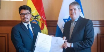 El canciller Fernando Aramayo recibe las credenciales de Israel. Foto: Cancillería