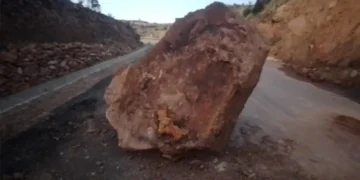 Caída de roca en Llallagua–Ravelo.
Foto ABC